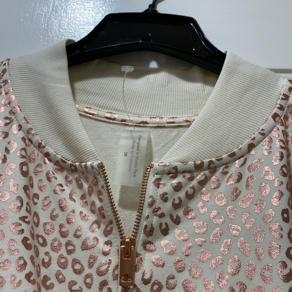 NWOT. Zuda, women’s size 2X, zip-up top. - Picture 4 of 16